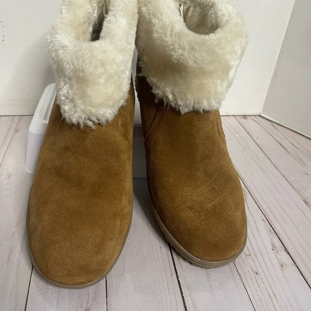 MINNETONKA BOOTIES - Picture 4 of 9